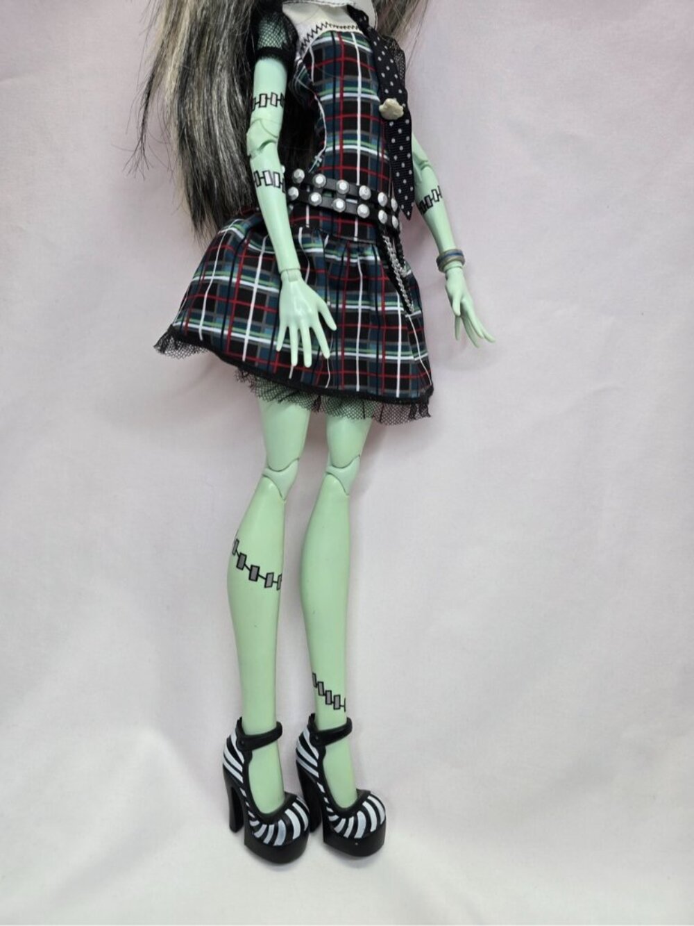 Monster High Frightfully Tall Ghouls 17’’ Frankie Stein Doll with stand - Picture 14 of 16